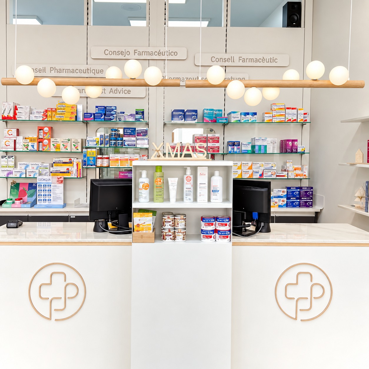 Mostradores de atención de Farmacia La Pedrera con iluminación suspendida